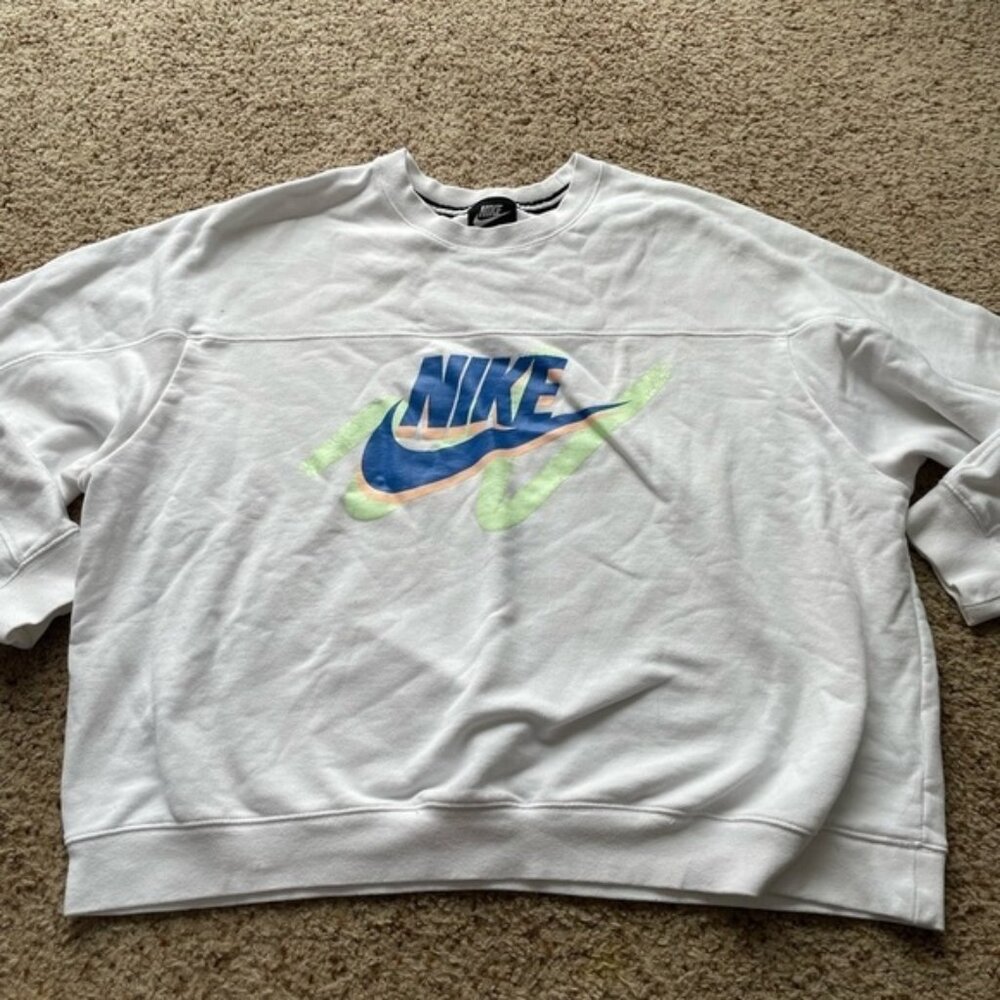 NIKE cropped length white sweatshirt size L